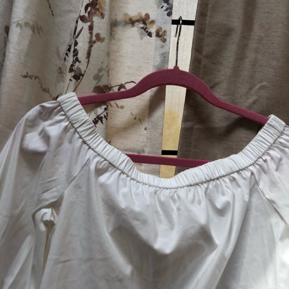 Off the shoulder shirt - Picture 4 of 4
